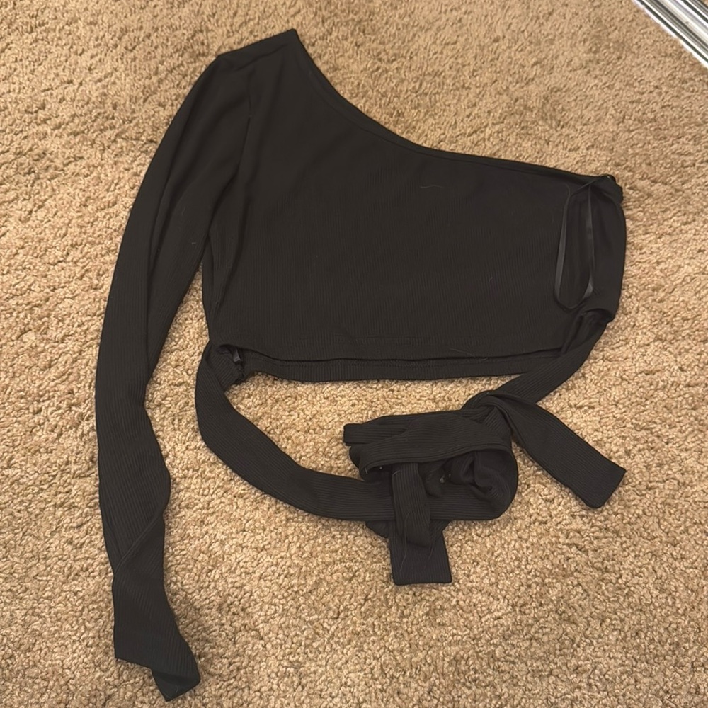1 sleeve long sleeve cropped shirt